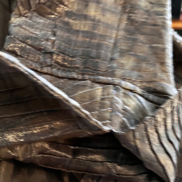 Tribal brand, size 10, Medium Brown tones animal print - Picture 7 of 8